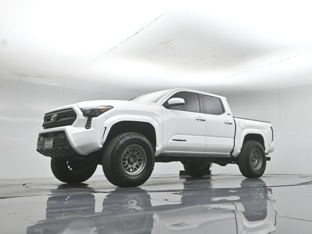 Used 2025 Toyota Tacoma SR5 AWD/4WD image 45