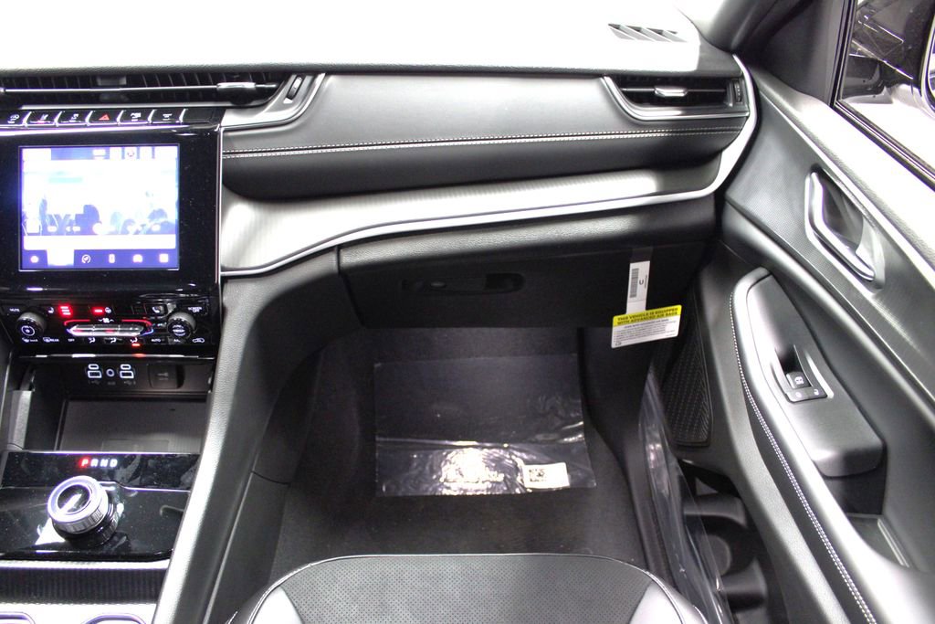 New 2025 Jeep Grand Cherokee Altitude image 31