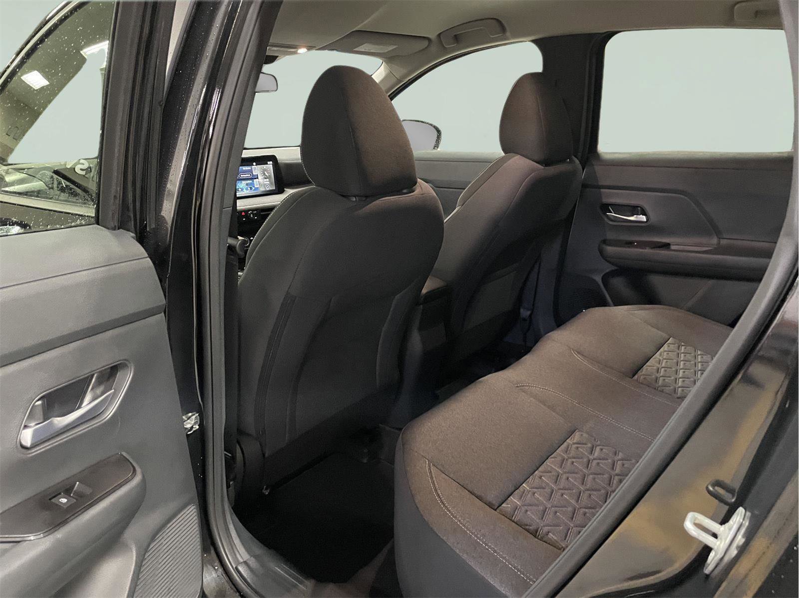 Used 2025 Nissan Kicks SV image 14