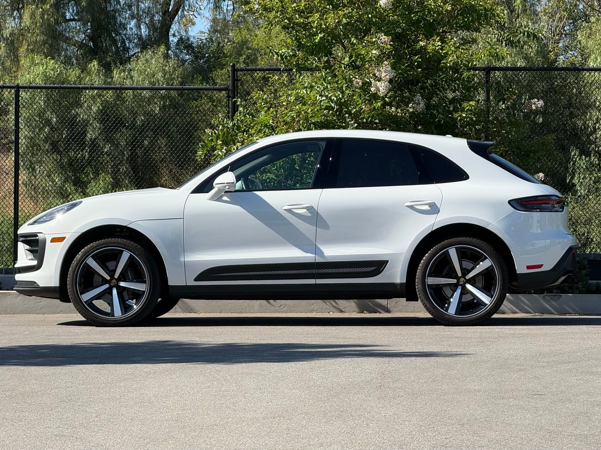 Used 2024 Porsche Macan image 2