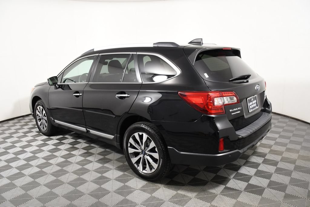 Used 2017 Subaru Outback 3.6R Touring AWD/4WD image 3