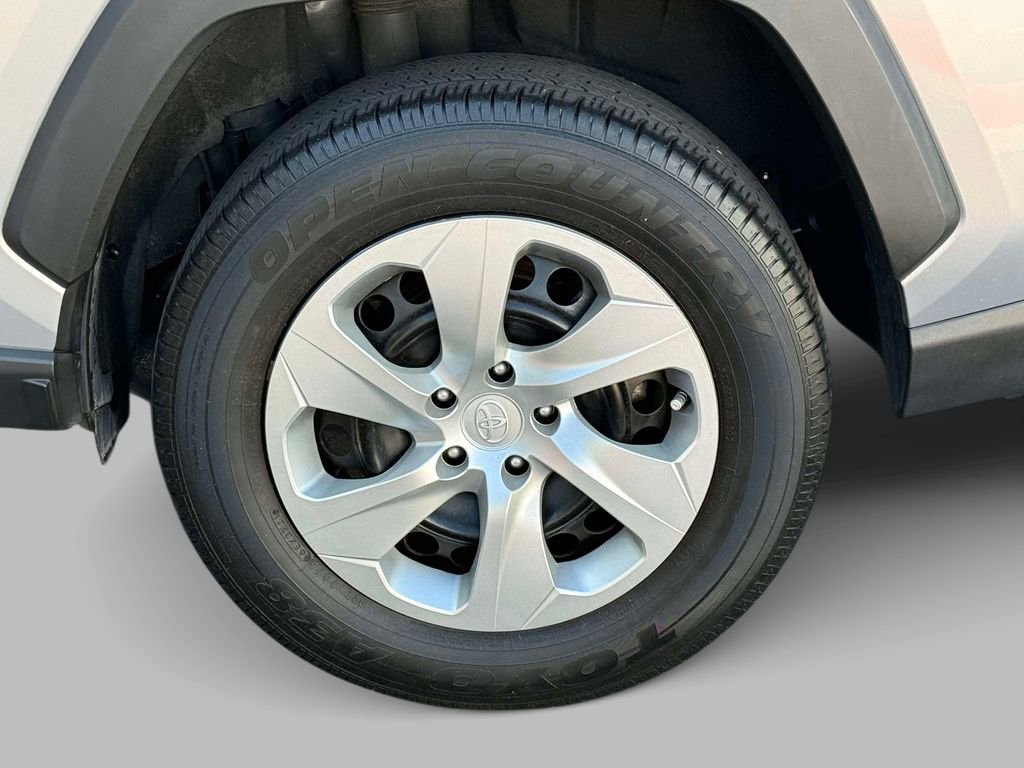 Used 2021 Toyota RAV4 LE AWD/4WD image 13