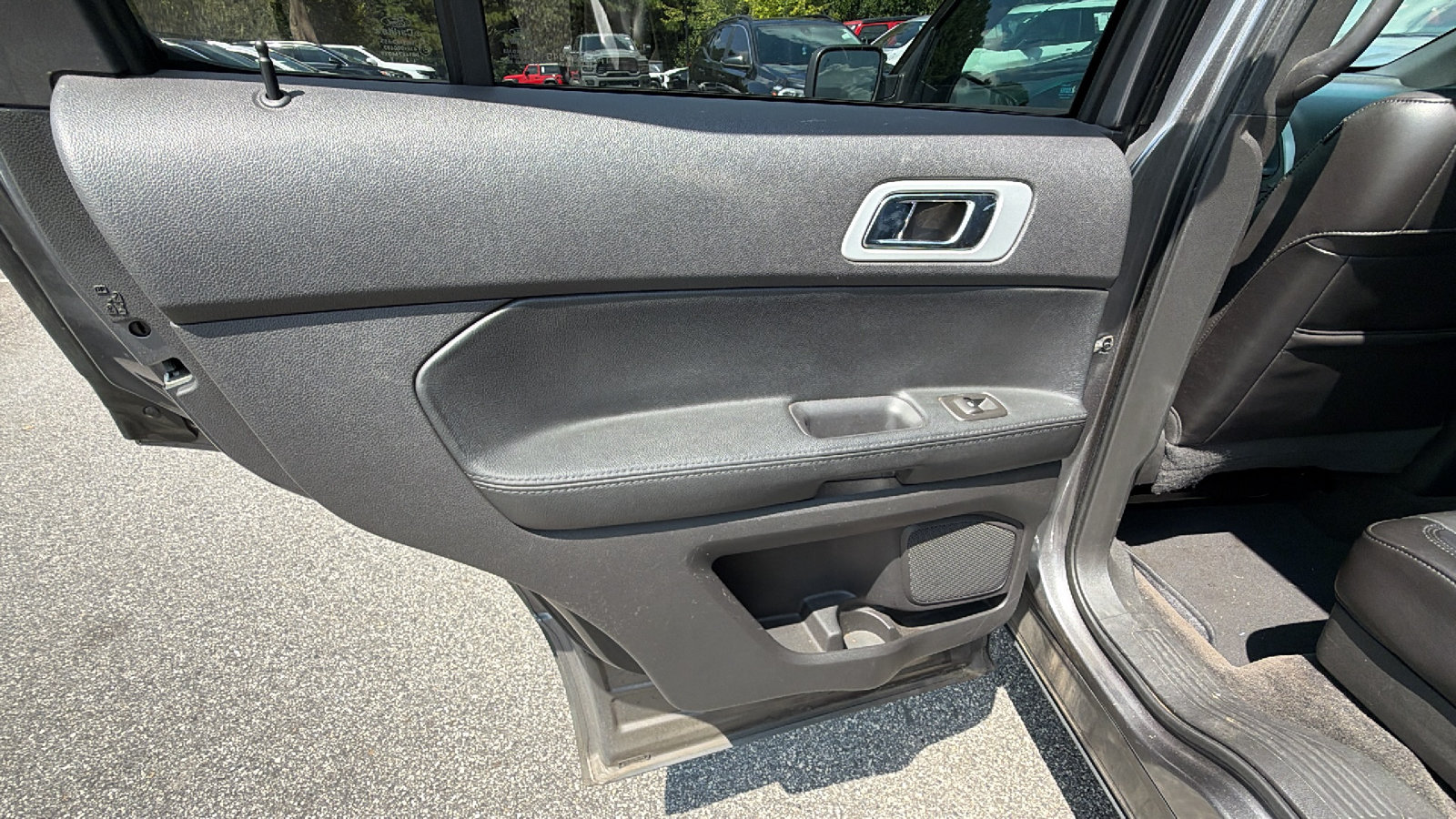 Used 2013 Ford Explorer XLT FWD image 24