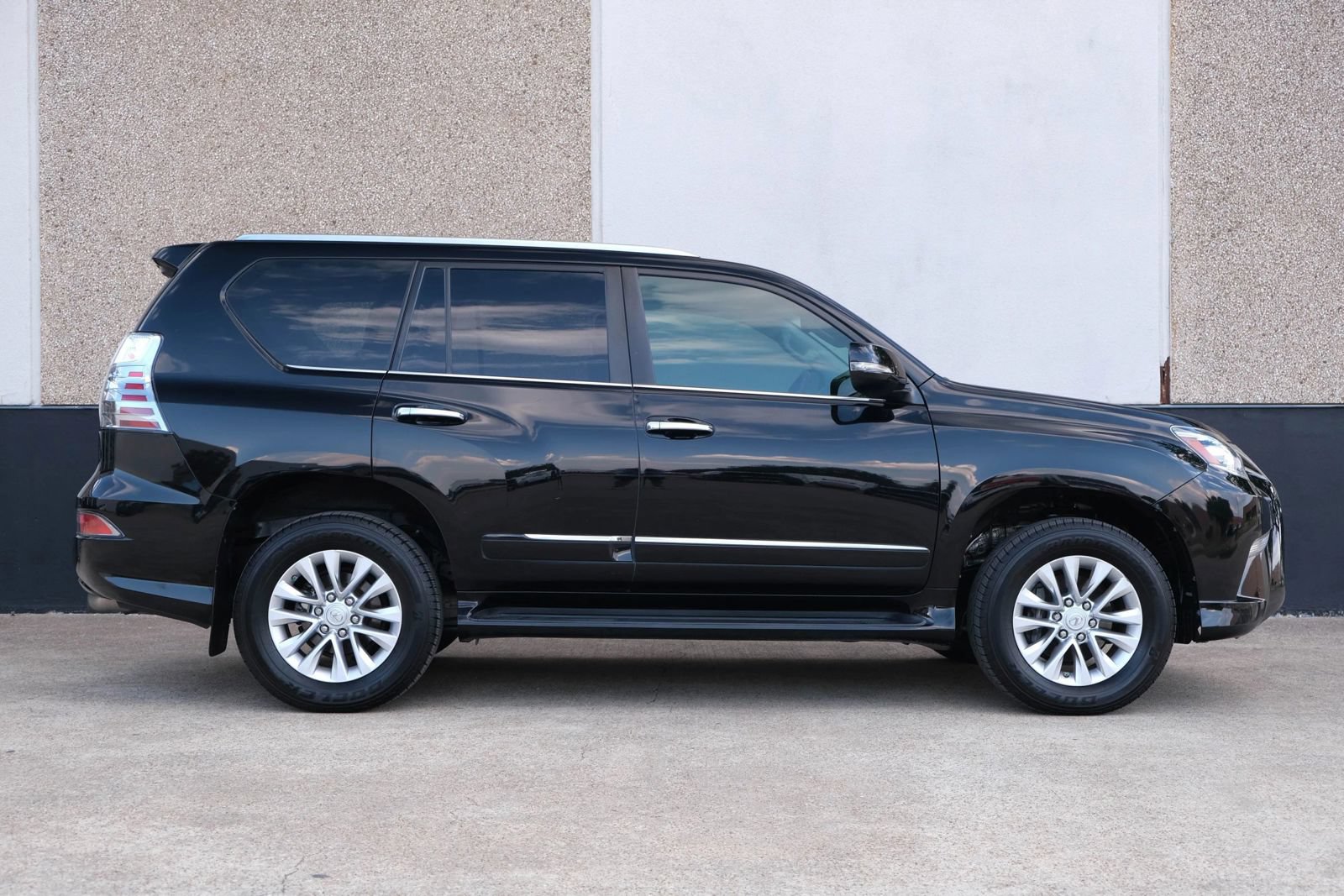 Used 2017 Lexus GX 460 Premium w/ Premium Package AWD/4WD image 11