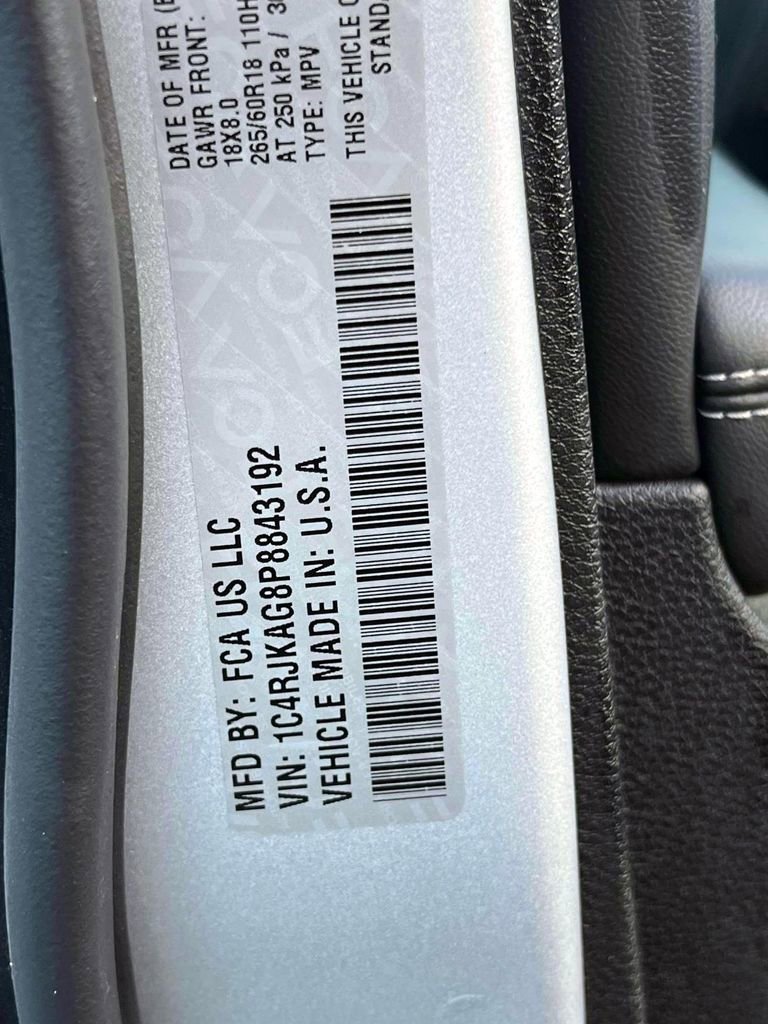 Certified 2023 Jeep Grand Cherokee L Laredo image 19