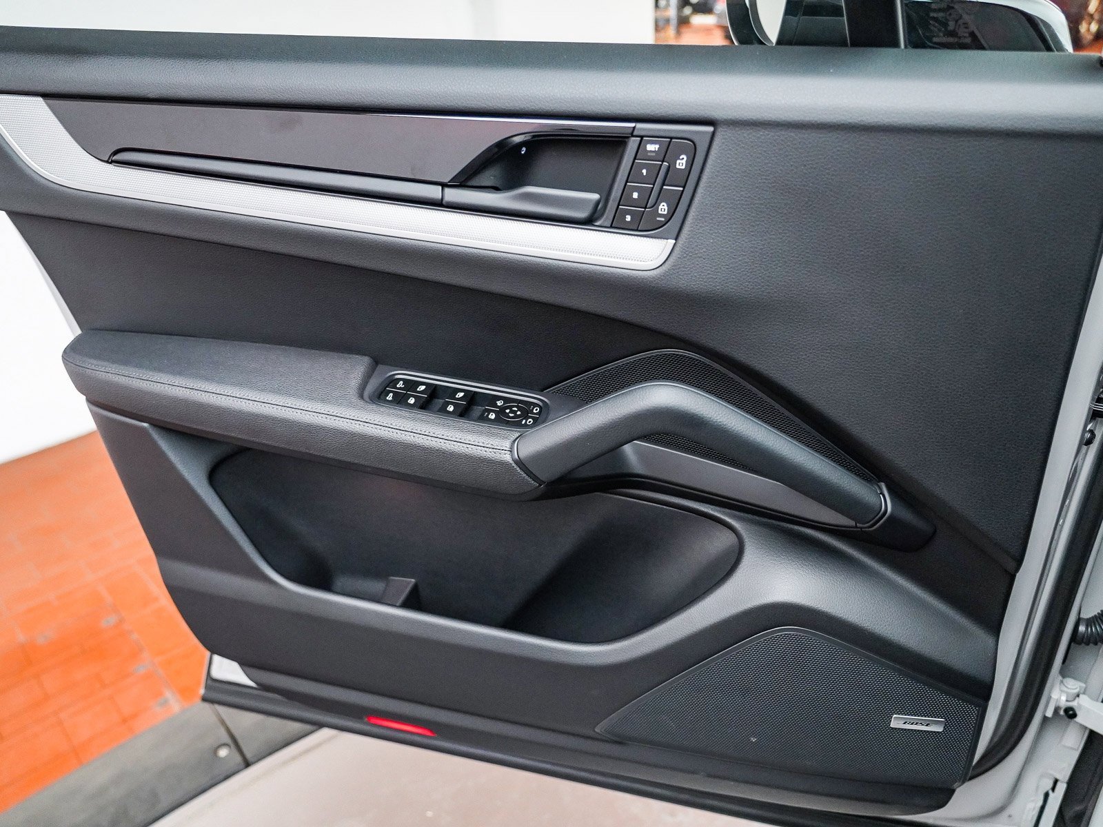 Used 2025 Porsche Cayenne S image 24