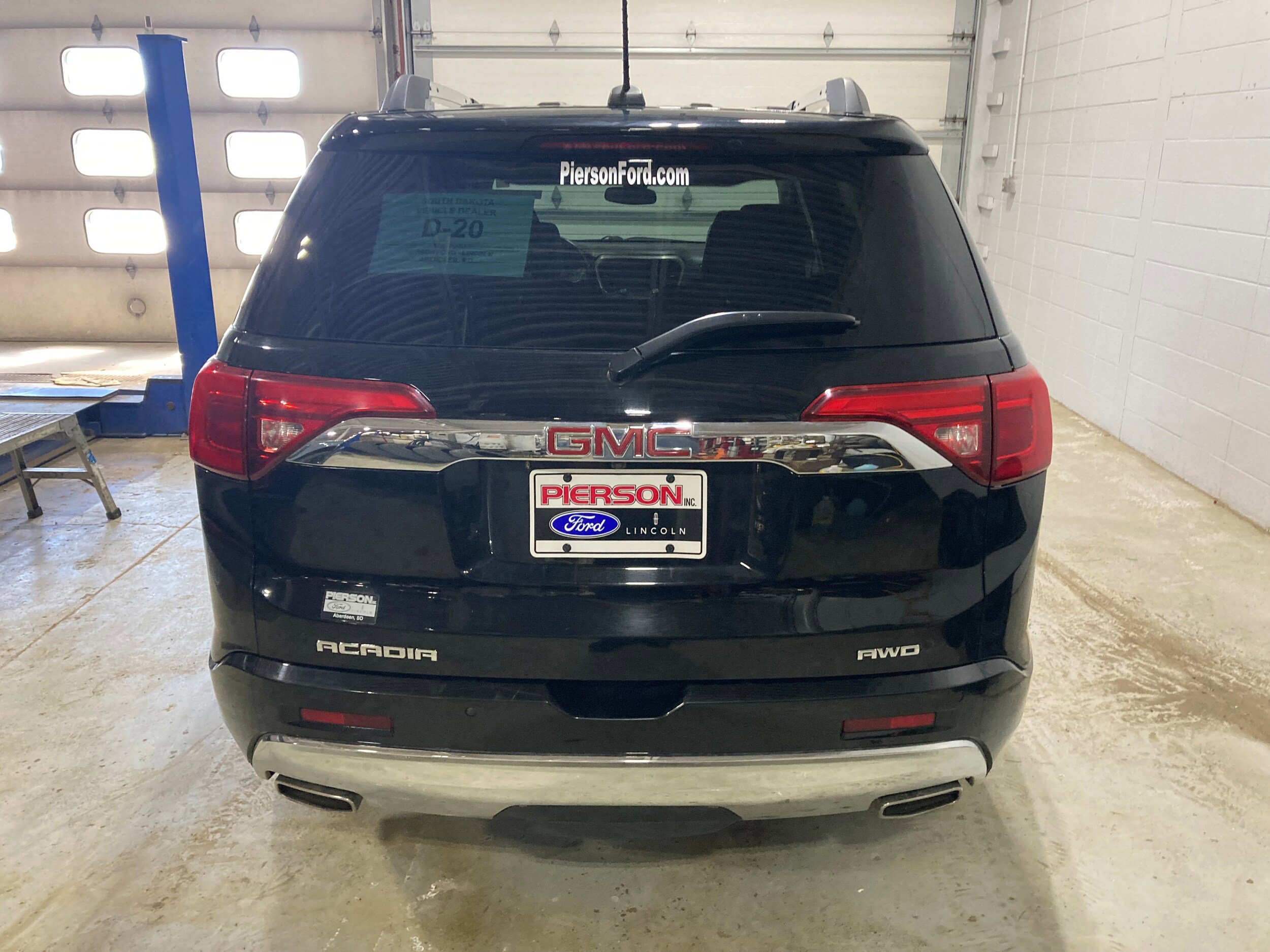Used 2017 GMC Acadia Denali AWD/4WD image 15