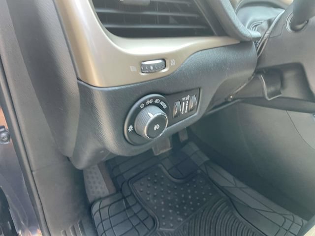 Used 2016 Jeep Cherokee Limited AWD/4WD image 23