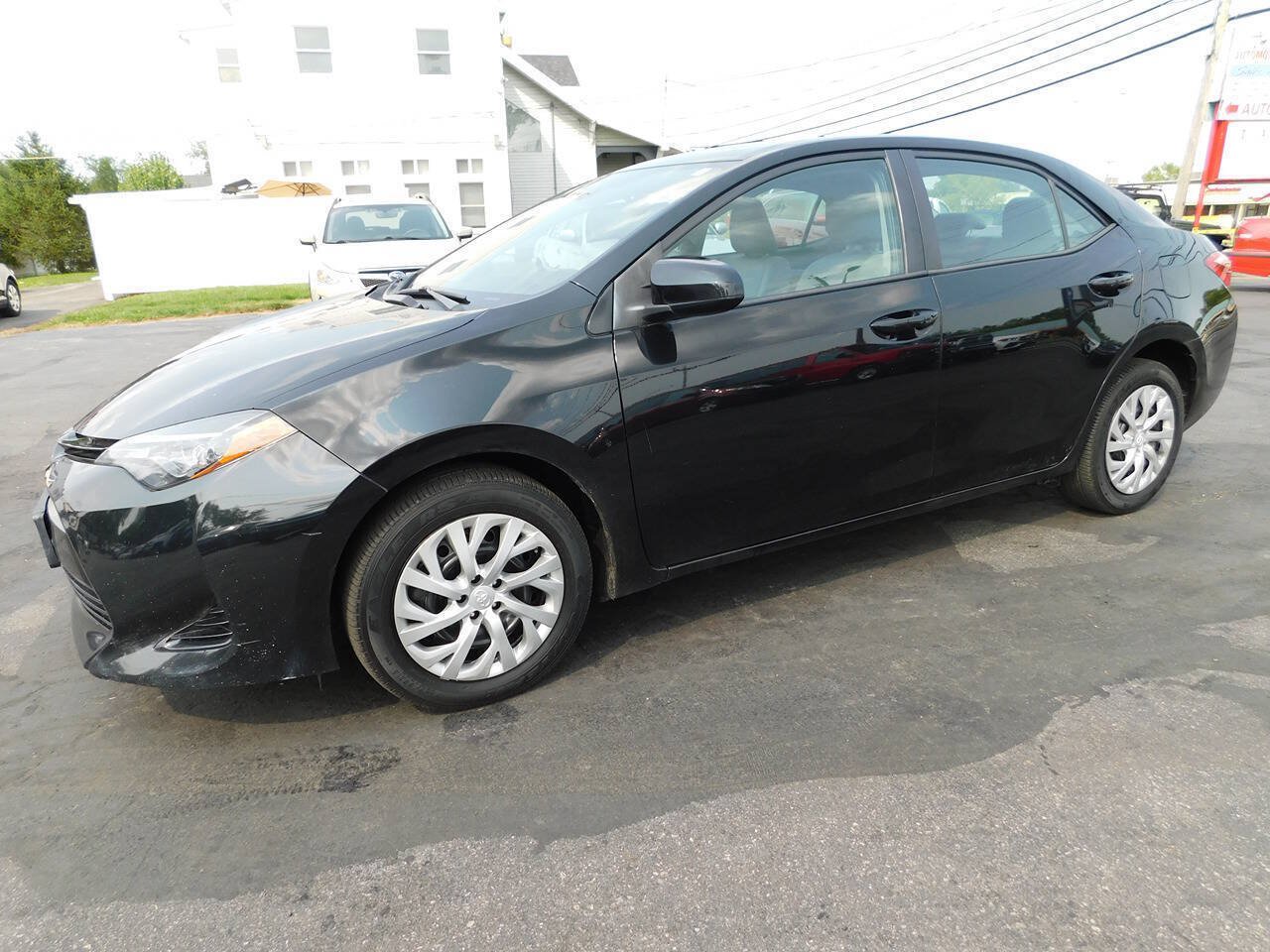 Used 2018 Toyota Corolla LE FWD image 5