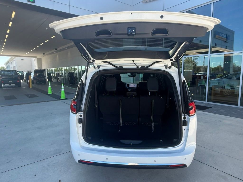 New 2026 Chrysler Pacifica Select image 34
