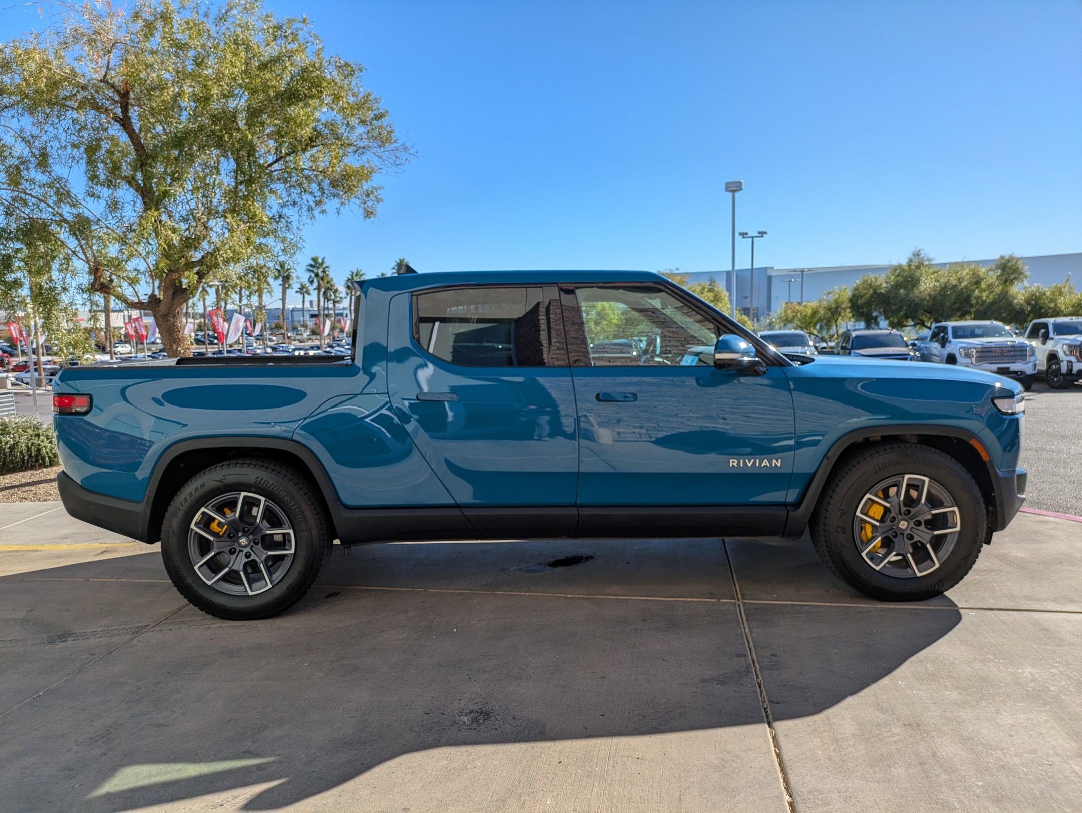 Used 2022 Rivian R1T Launch Edition image 2