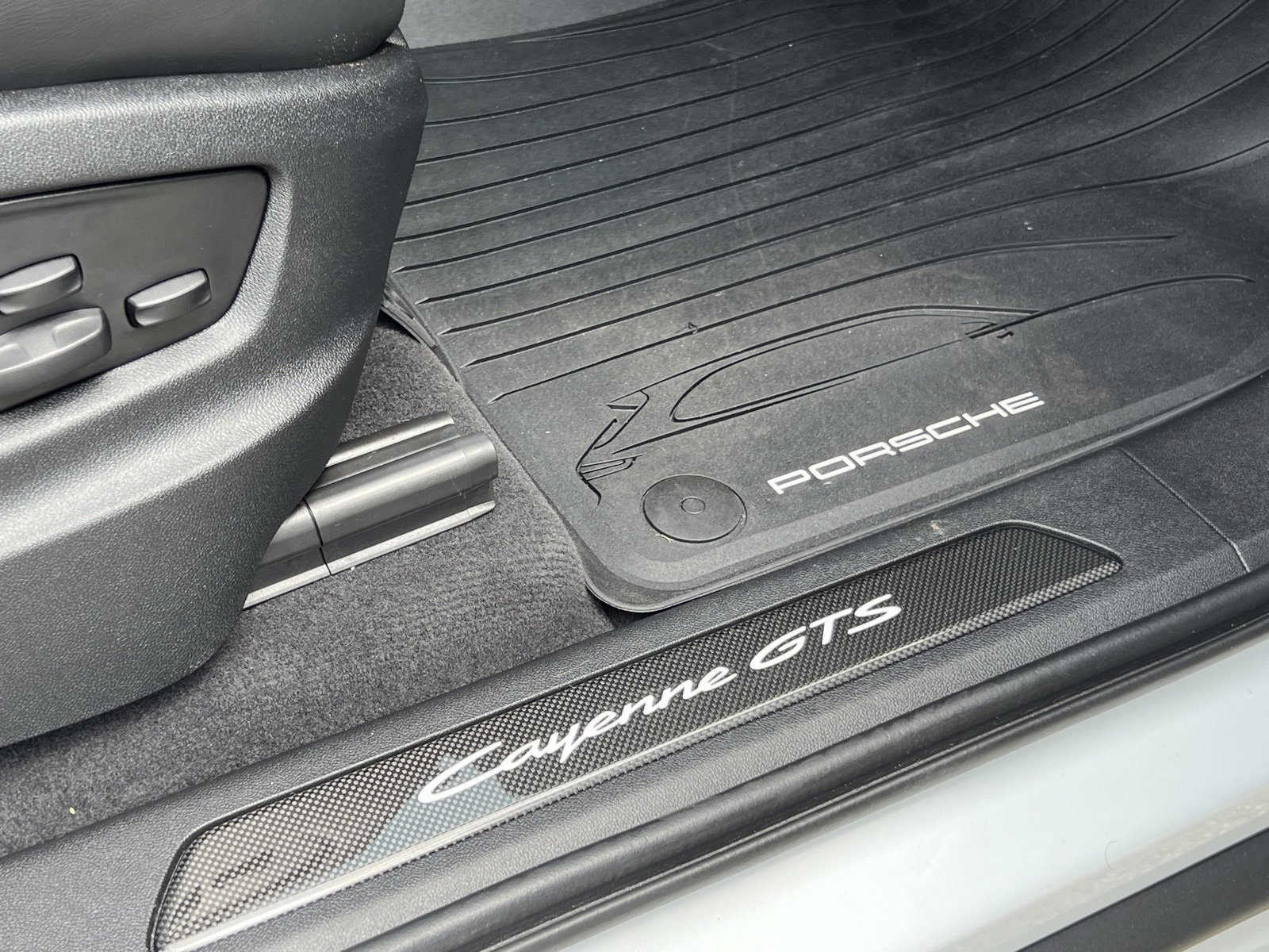 Certified 2025 Porsche Cayenne GTS image 33
