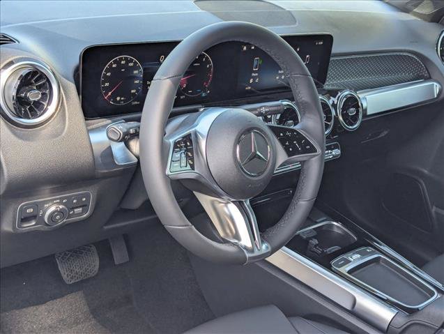 Used 2026 Mercedes-Benz GLB 250 image 3