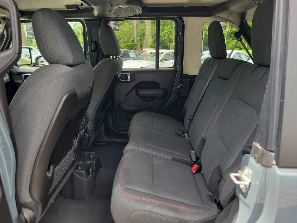 Used 2025 Jeep Wrangler Unlimited Rubicon AWD/4WD image 13