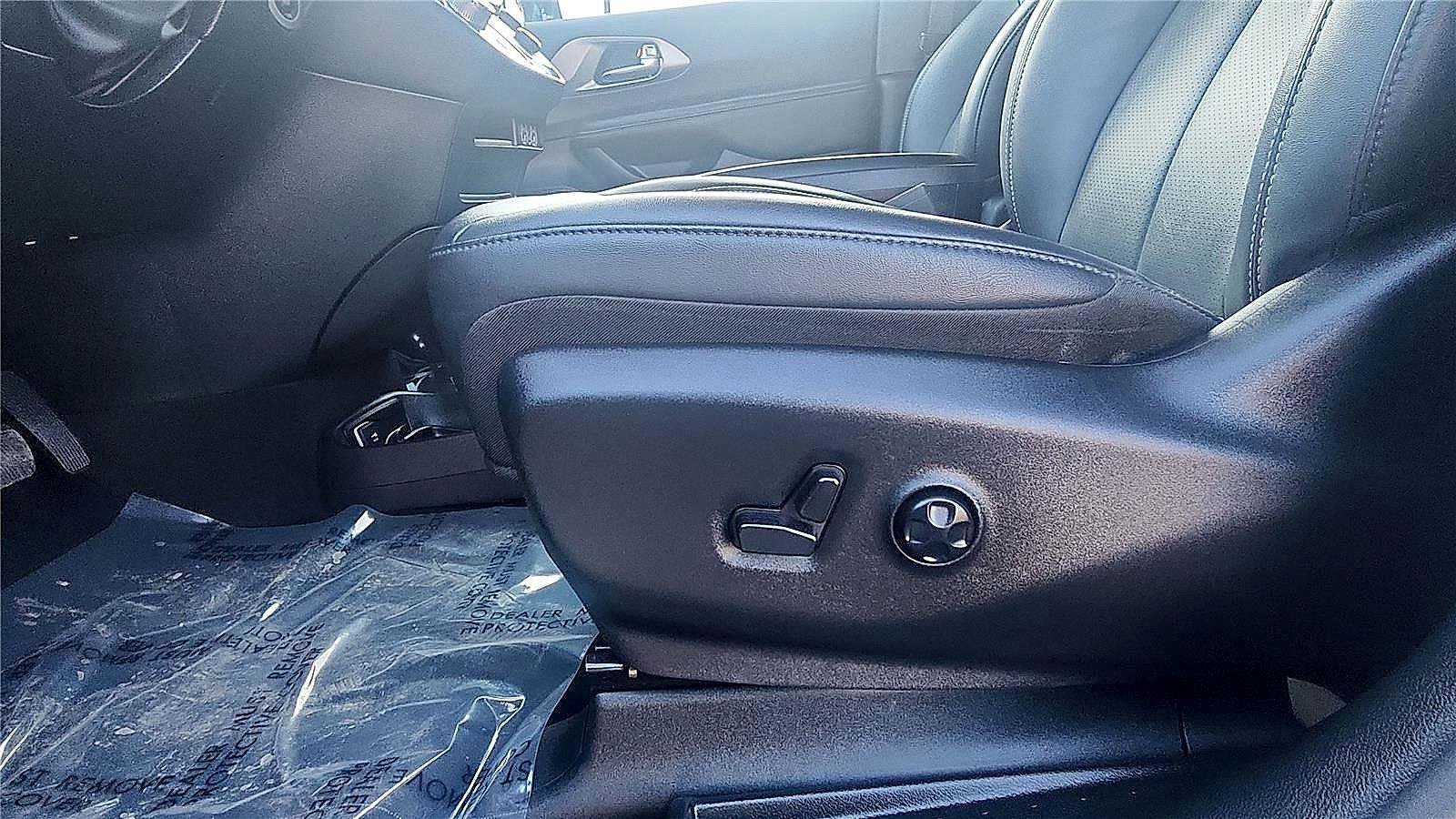 Used 2025 Chrysler Pacifica Select image 22