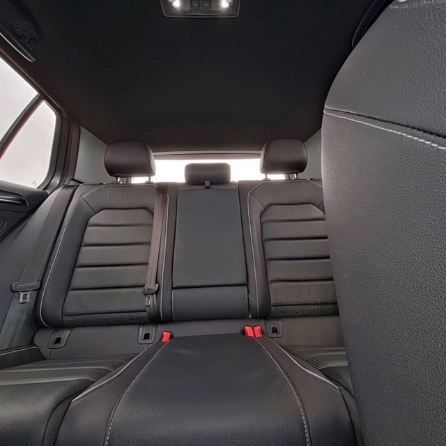 Used 2019 Volkswagen Golf R 4-Door image 28