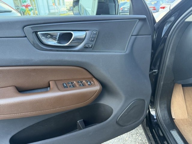 Used 2019 Volvo XC60 T5 Momentum w/ Premium Package image 20