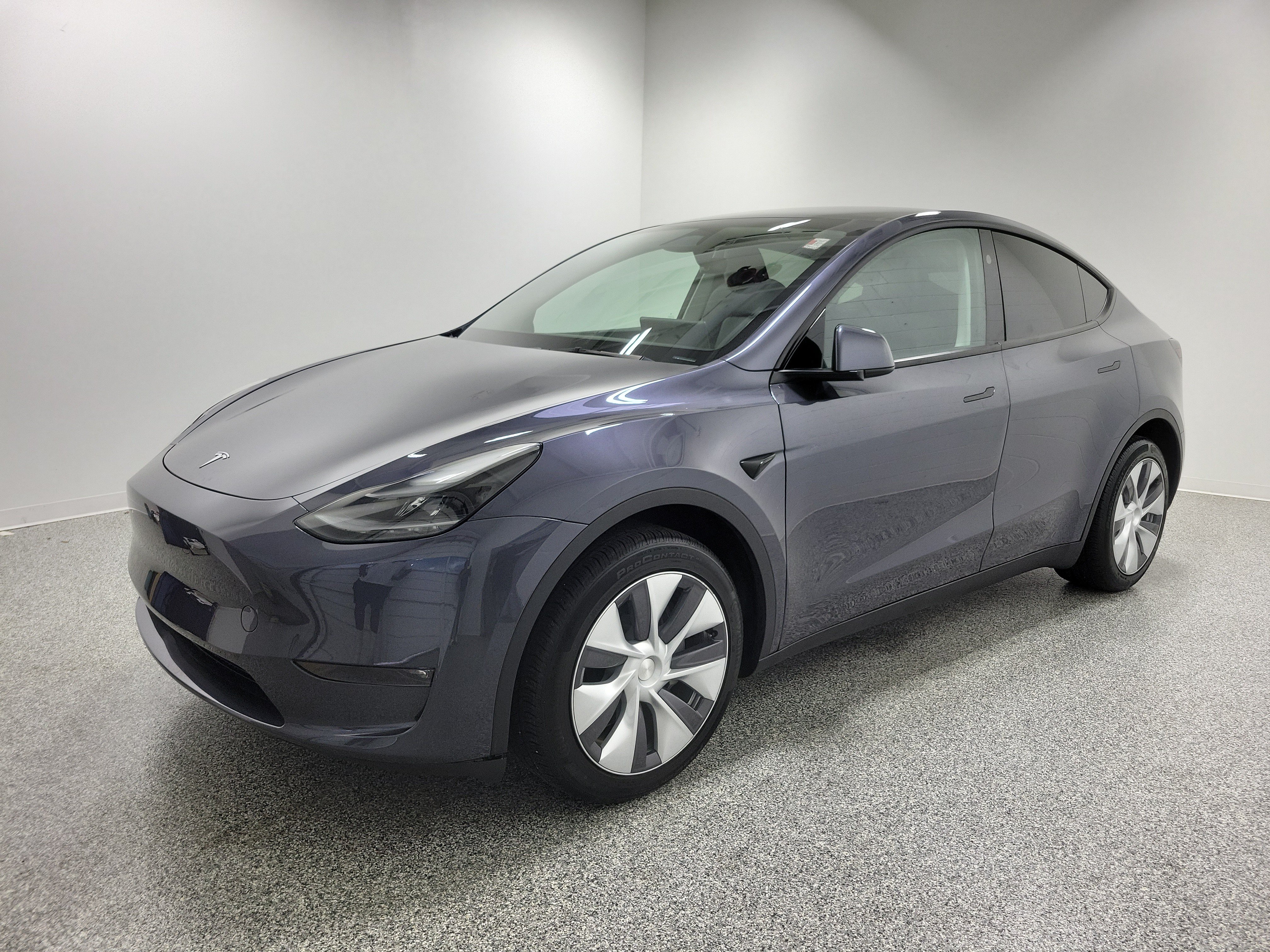 Used 2023 Tesla Model Y Long Range AWD/4WD image 2