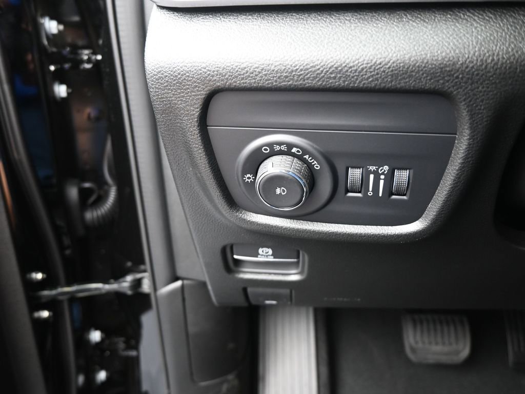 Used 2025 Jeep Grand Cherokee L Limited image 25