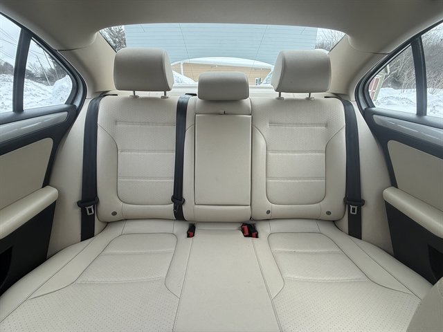 Used 2017 Volkswagen Jetta SE image 17