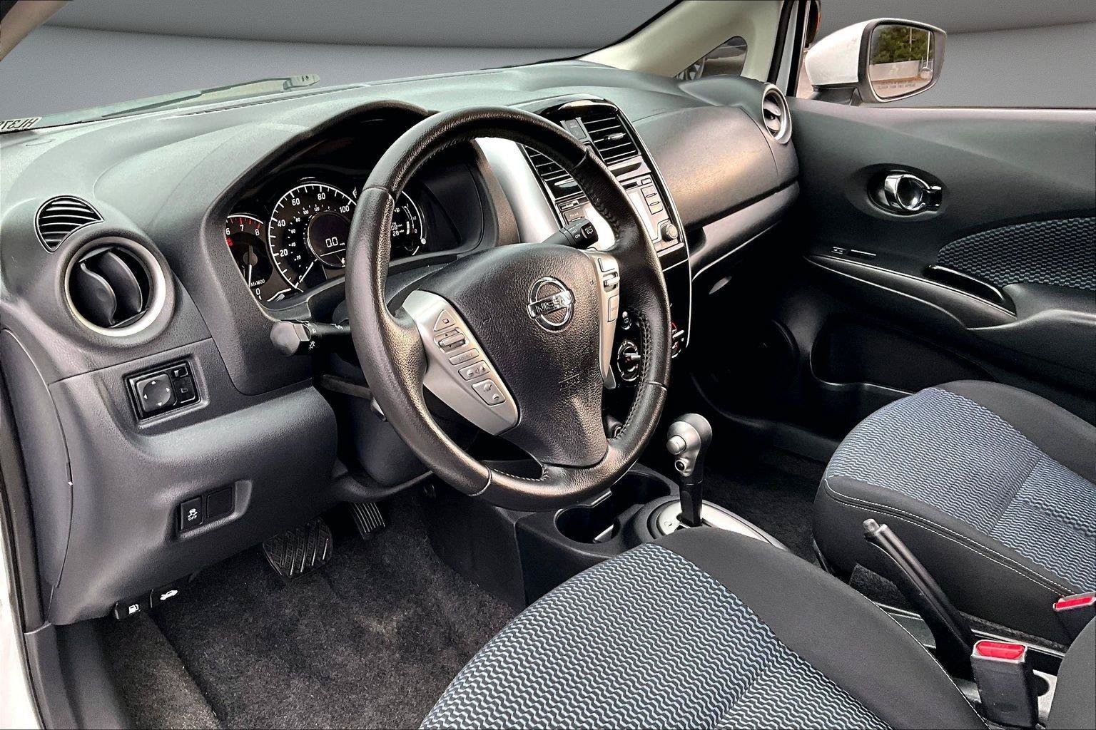 Used 2017 Nissan Versa Note SV FWD image 16