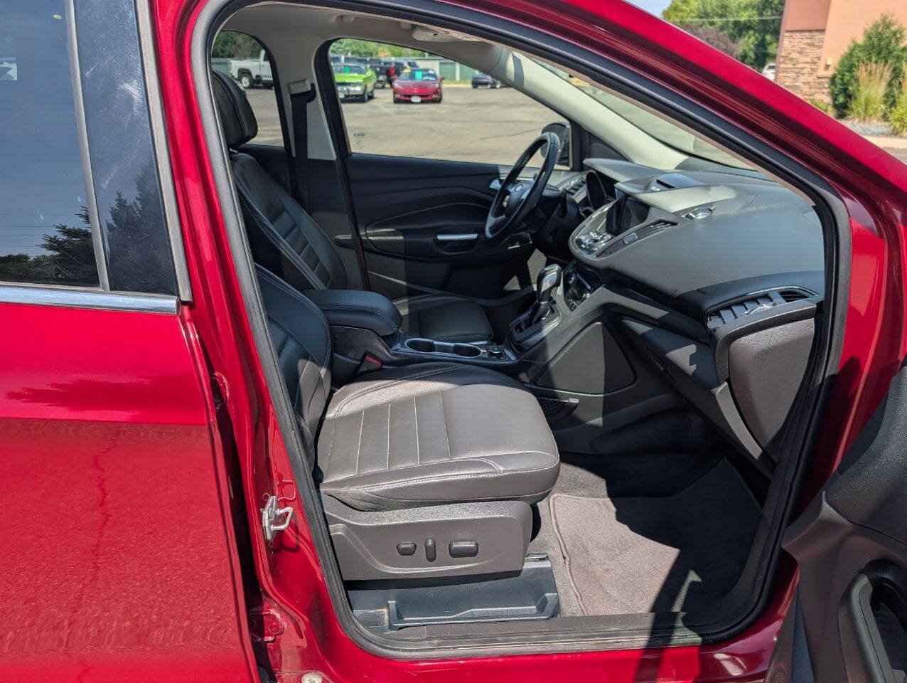 Used 2016 Ford Escape Titanium w/ Equipment Group 301A AWD/4WD image 11