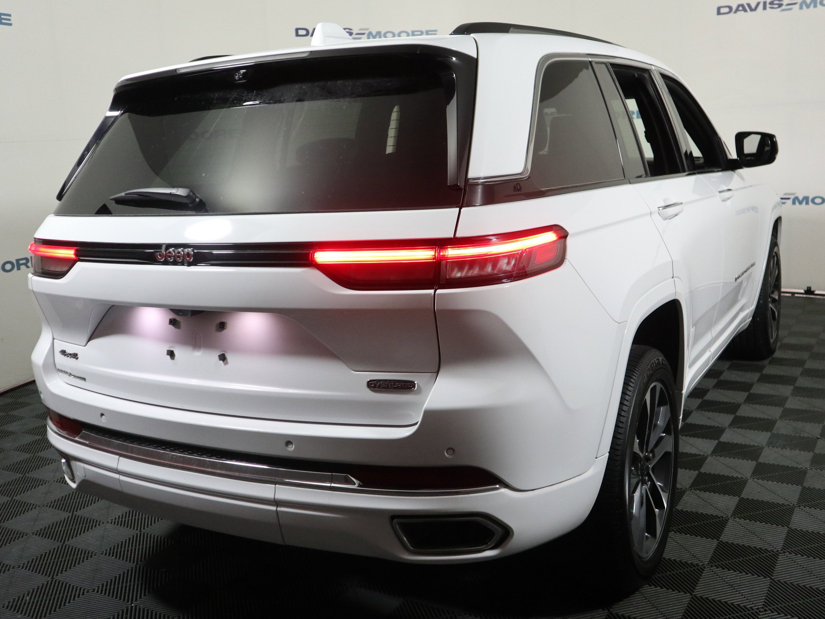 Used 2022 Jeep Grand Cherokee Overland w/ Luxury Tech Group IV image 6