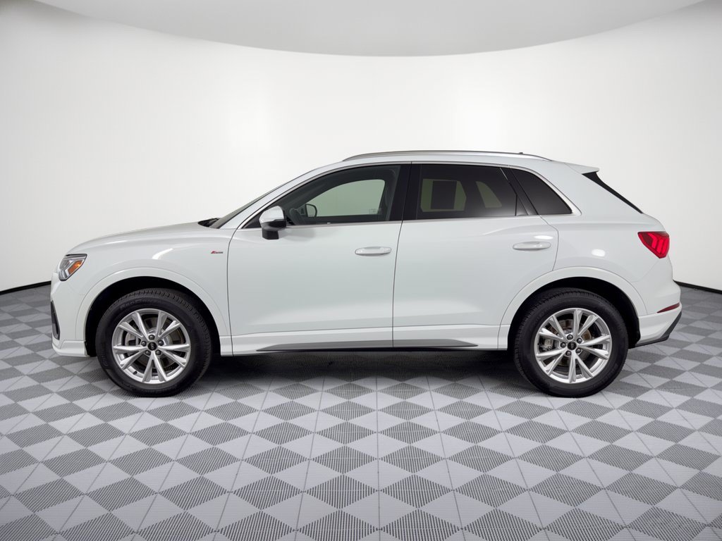 Certified 2025 Audi Q3 2.0T Premium w/ Convenience Package AWD/4WD image 2