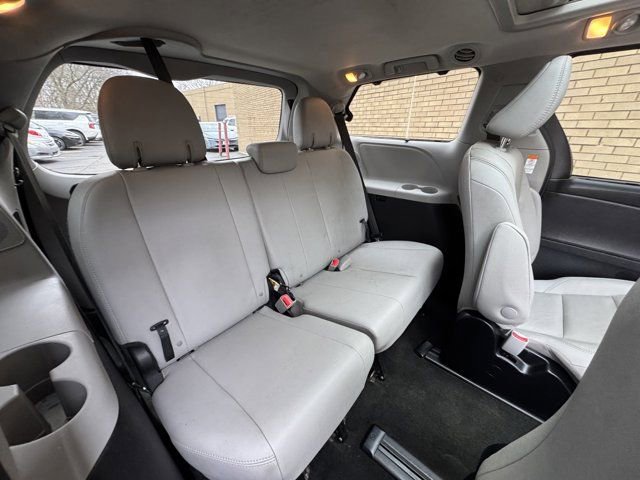 Used 2019 Toyota Sienna Limited Premium image 14