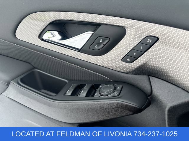 Used 2023 Chevrolet Traverse Premier image 23