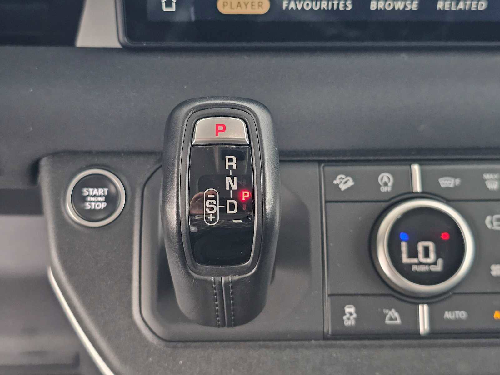 Used 2023 Land Rover Defender 110 SE image 30