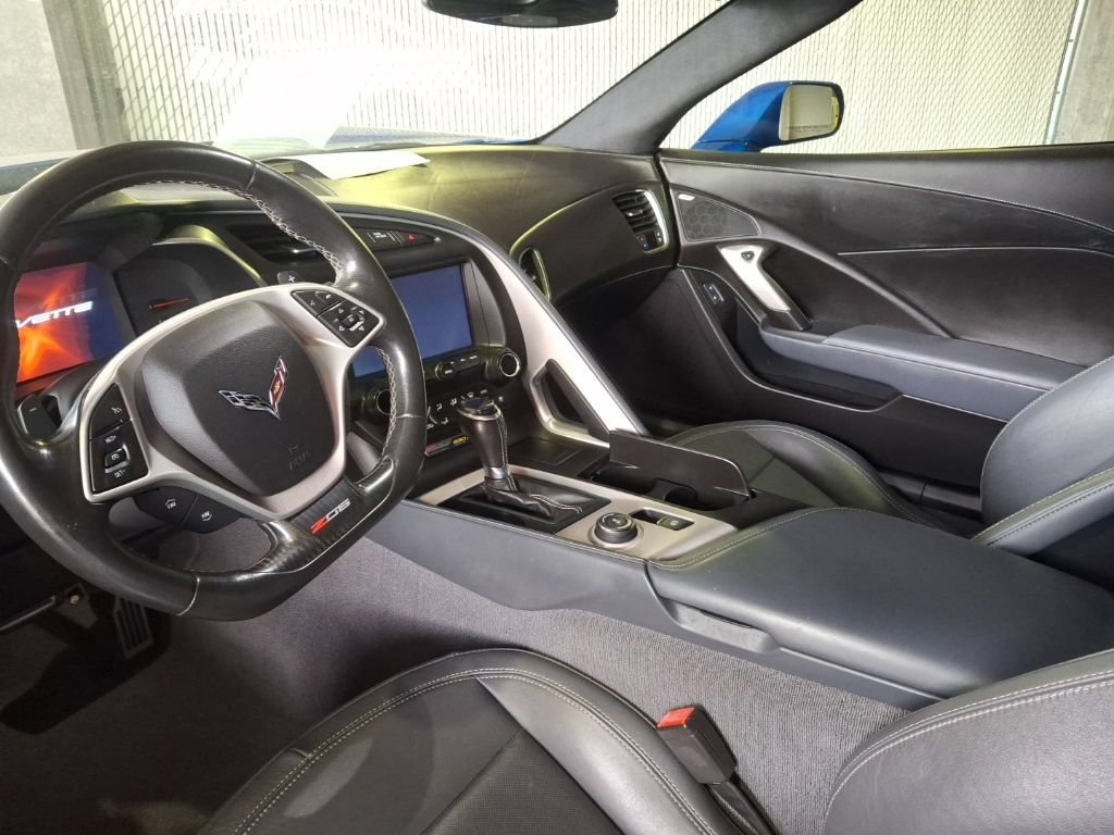 Used 2015 Chevrolet Corvette Z06 w/ 3LZ Preferred Equipment Group RWD image 10
