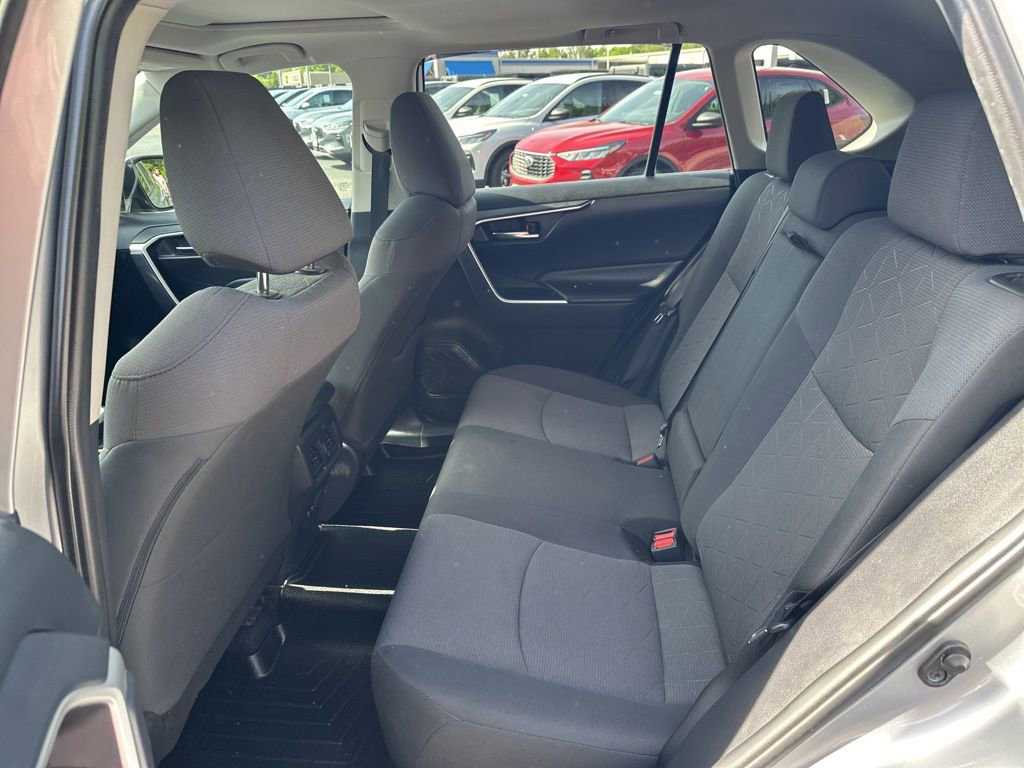 Used 2019 Toyota RAV4 XLE FWD image 11