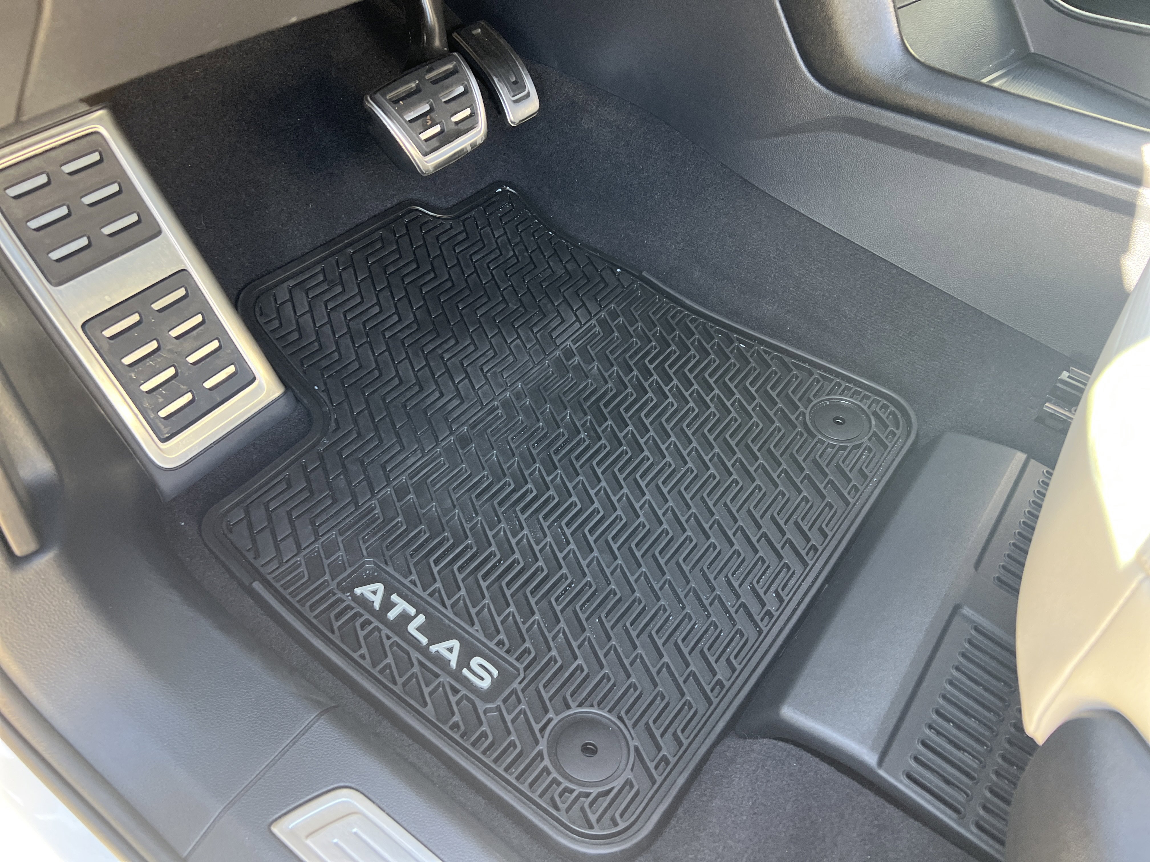 Used 2025 Volkswagen Atlas Cross Sport SEL Premium R-Line image 15