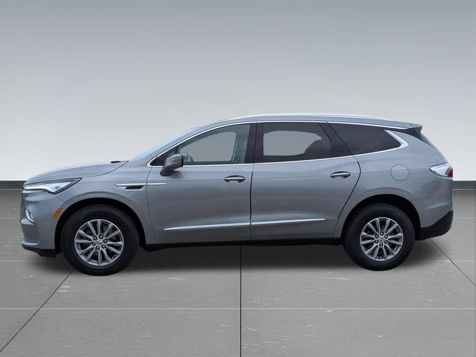 Used 2024 Buick Enclave Essence AWD/4WD image 3