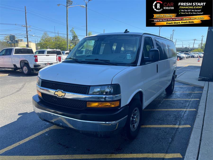 Used 2024 Chevrolet Express 3500 LT w/ LT Preferred Equipment Group RWD image 4