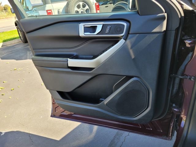 Used 2022 Ford Explorer XLT w/ Equipment Group 202A AWD/4WD image 26