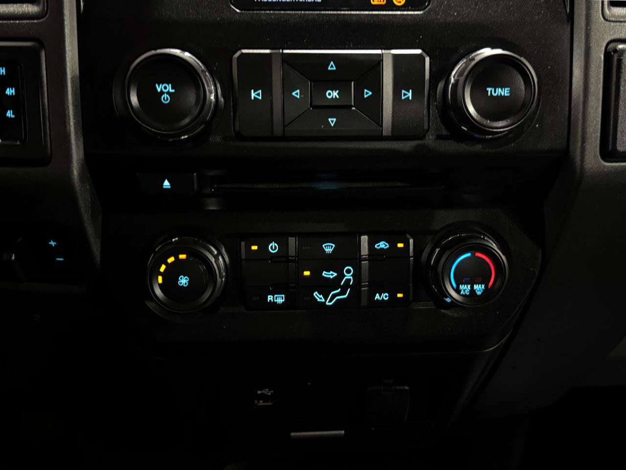 Used 2018 Ford F250 XL w/ Power Equipment Group AWD/4WD image 30