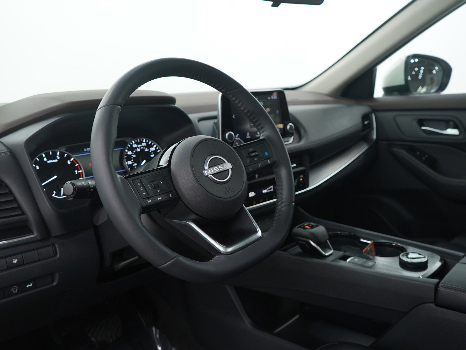 Used 2023 Nissan Rogue SV w/ SV Premium B Package image 26