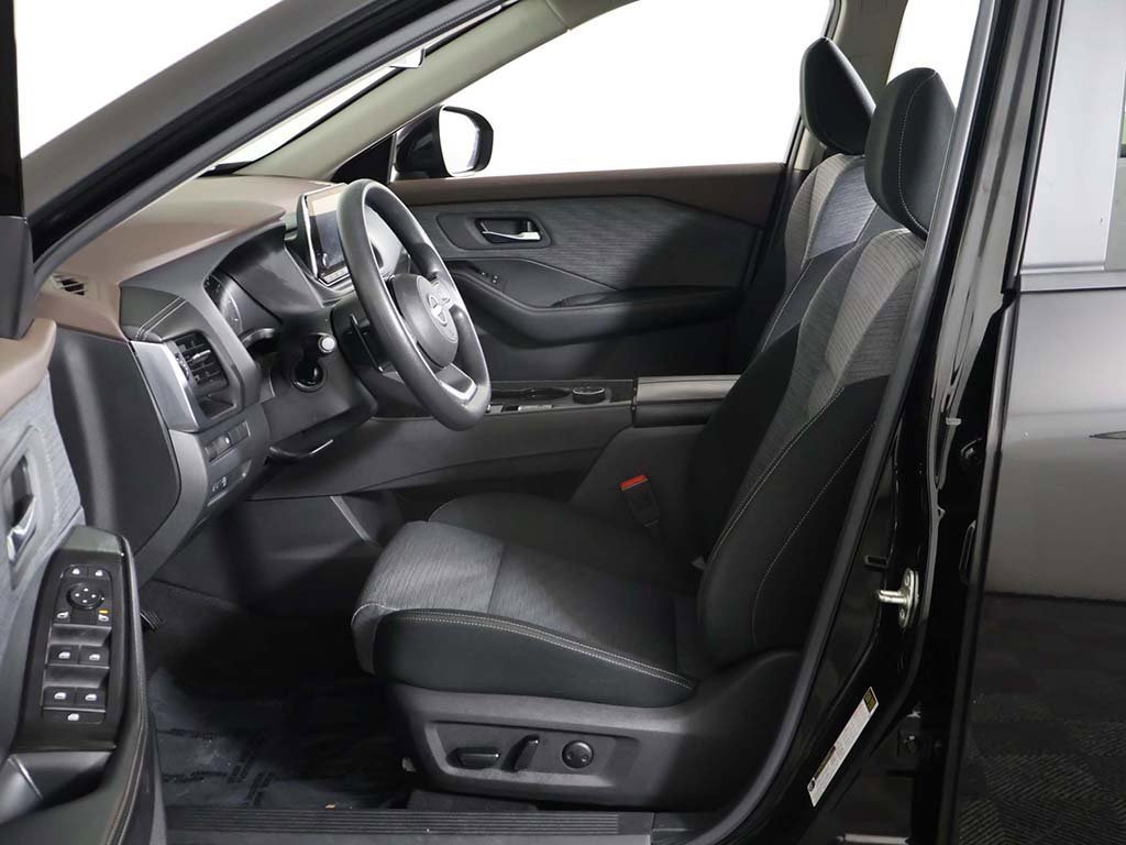 Used 2023 Nissan Rogue SV image 22