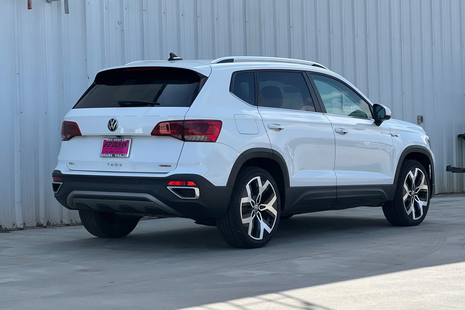 Used 2022 Volkswagen Taos SEL w/ Panoramic Sunroof Package AWD/4WD image 4
