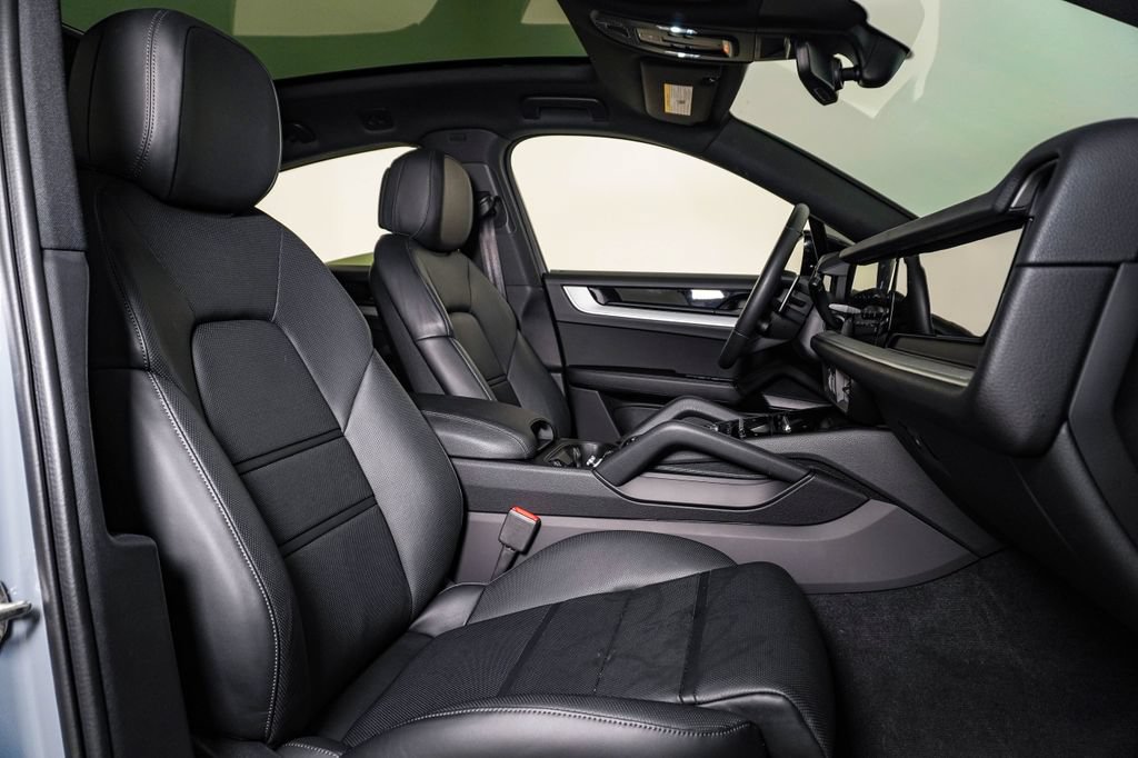 Certified 2025 Porsche Cayenne Coupe AWD/4WD image 15