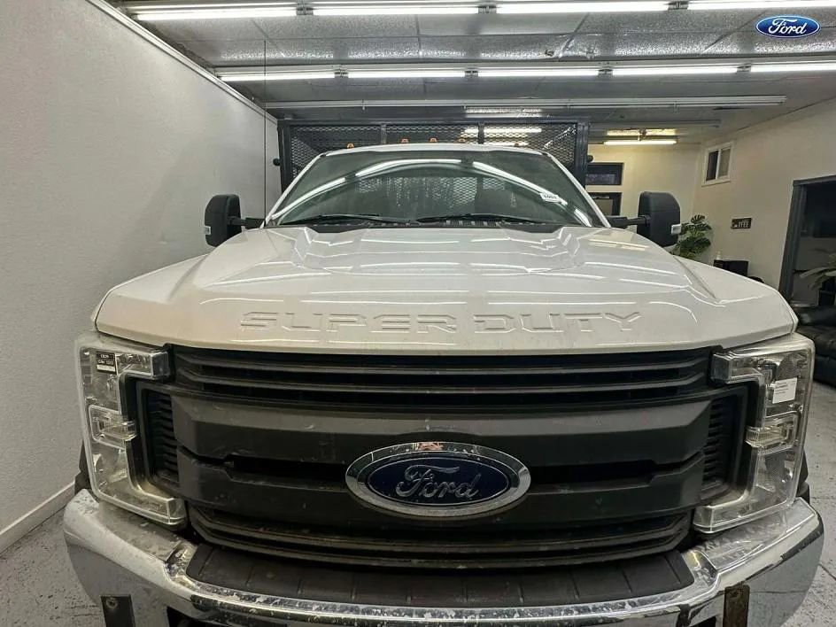 Used 2018 Ford F550 2WD Regular Cab Super Duty w/ Power Equipment Group image 2