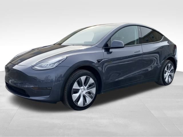 Used 2022 Tesla Model Y Long Range video 3