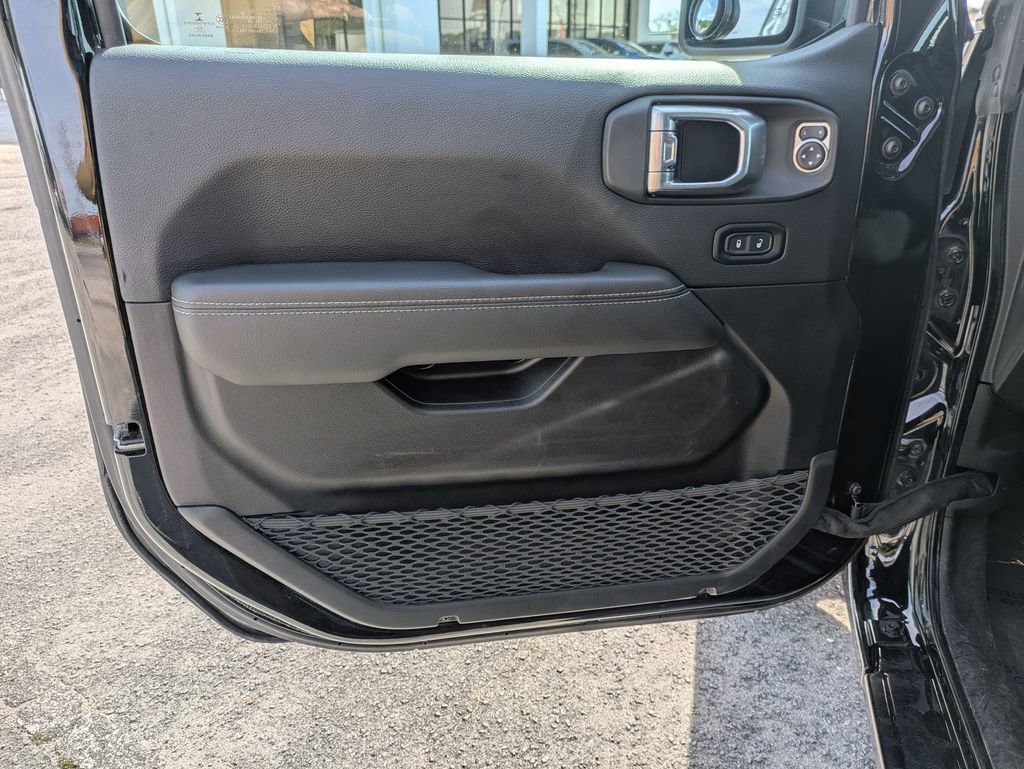 Used 2023 Jeep Wrangler Sahara image 11