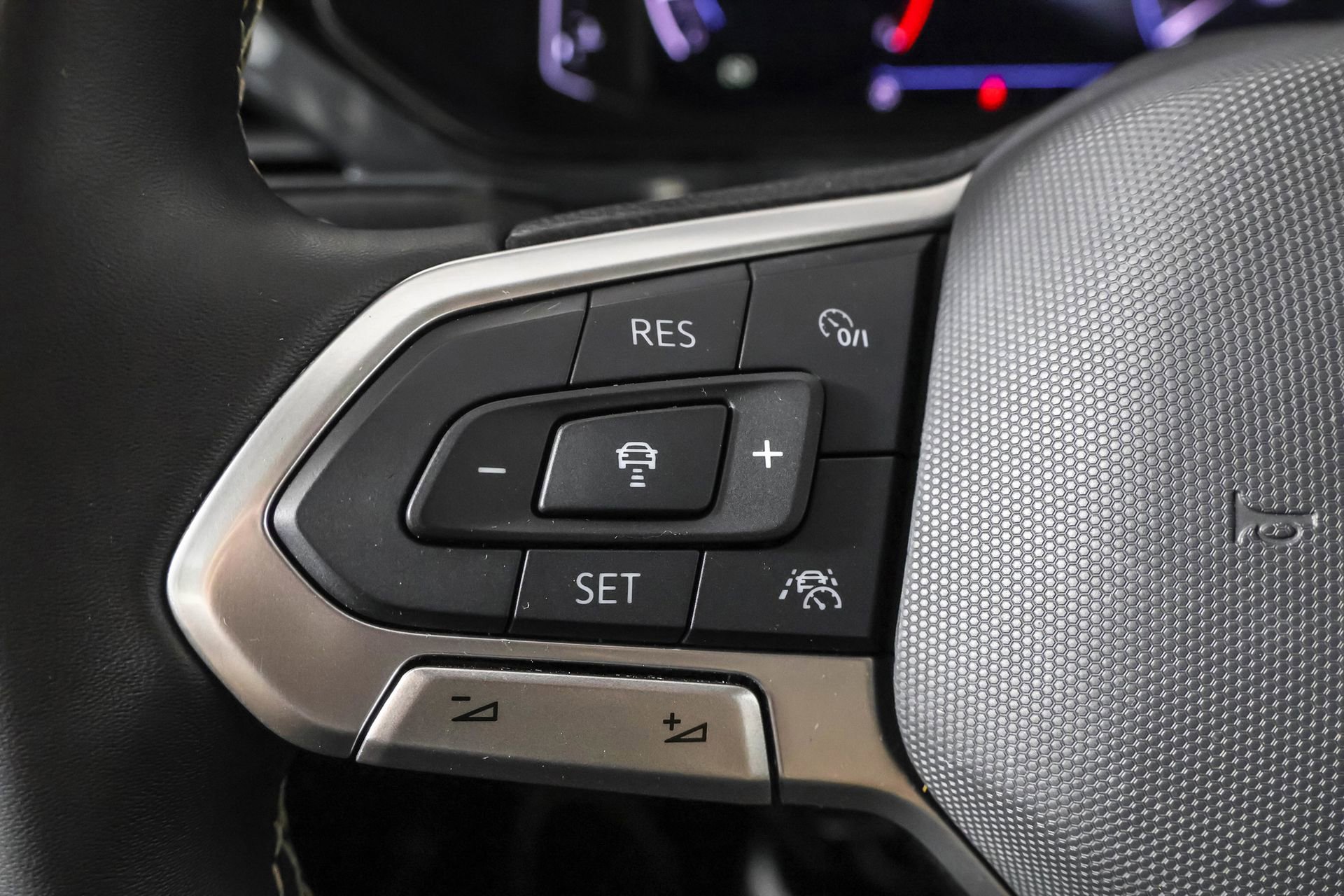 Used 2022 Volkswagen Taos SEL image 26