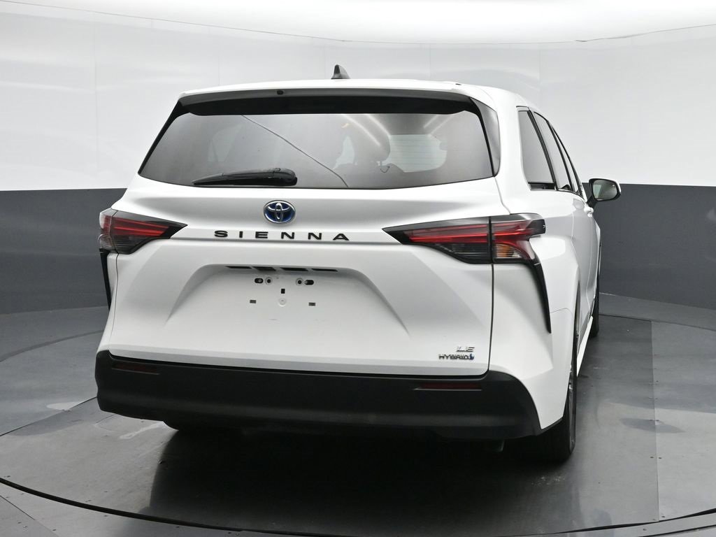 Used 2021 Toyota Sienna LE image 6