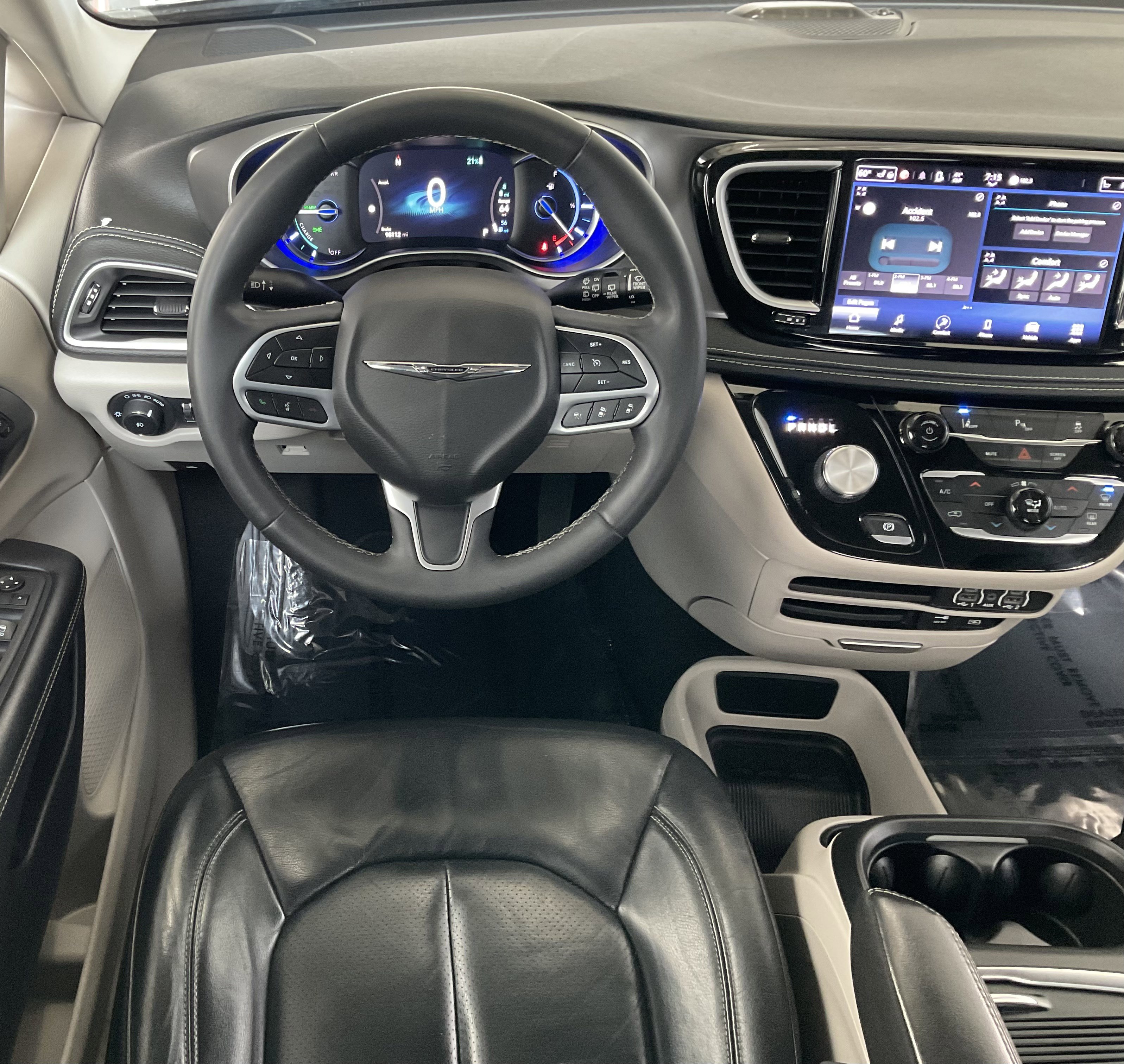 Used 2022 Chrysler Pacifica Touring-L FWD image 25