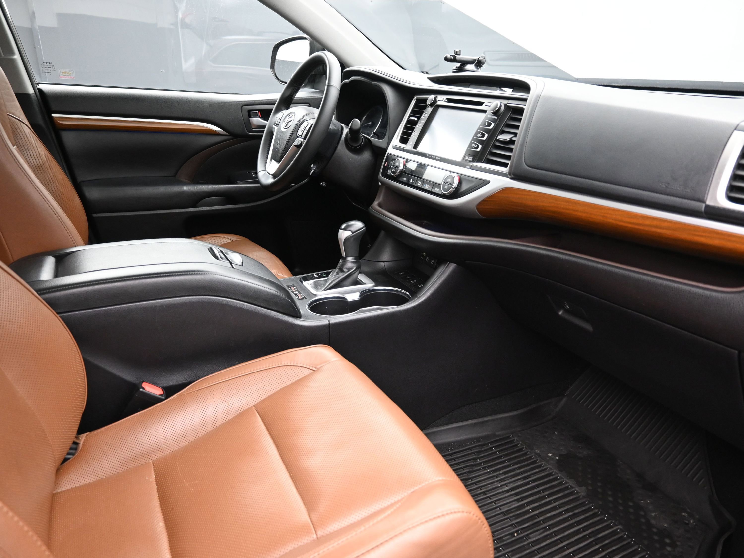 Used 2018 Toyota Highlander Limited w/ Protection Package #3 image 28