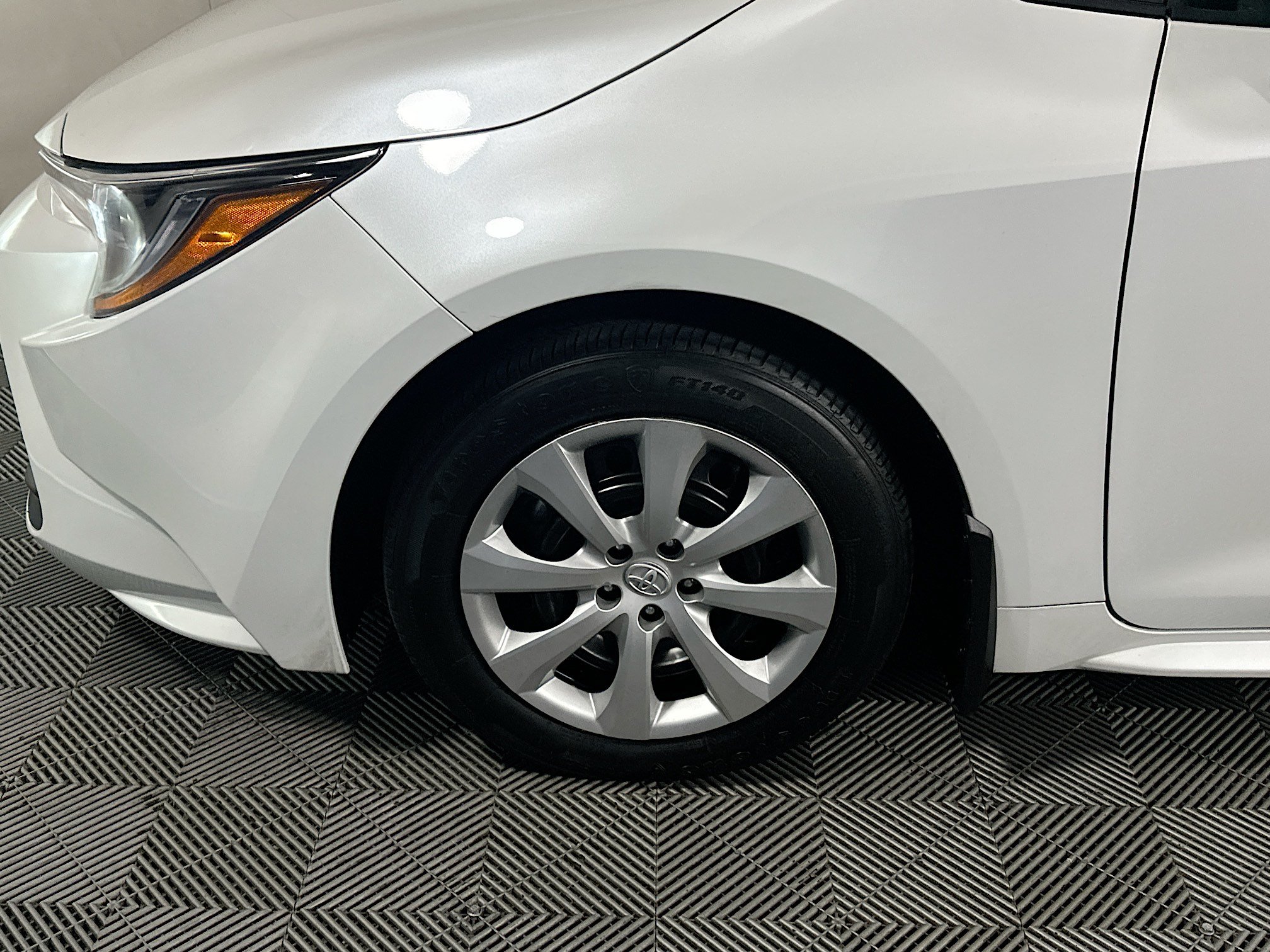 Used 2025 Toyota Corolla LE FWD image 11